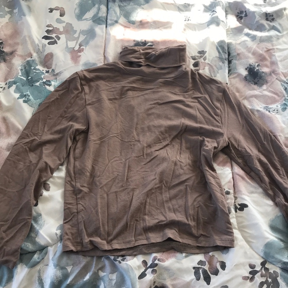 Turtle neck cropped top